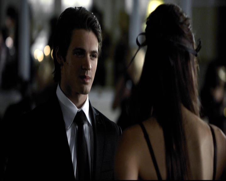 VampireDiariesWorld-dot-org_2x07Masquerade1035.jpg