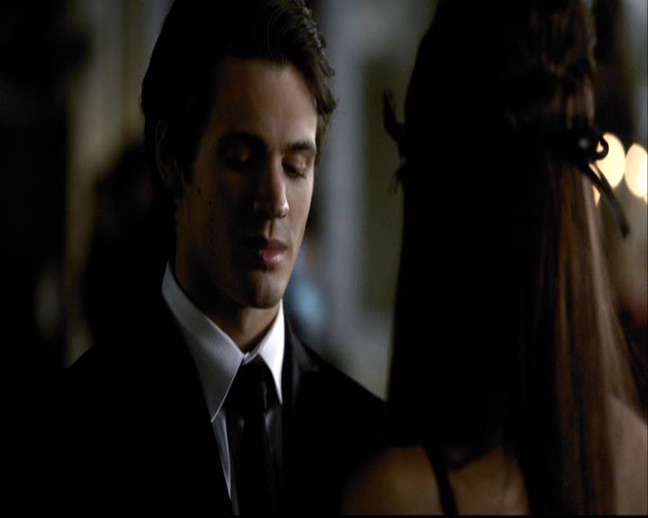 VampireDiariesWorld-dot-org_2x07Masquerade1044.jpg