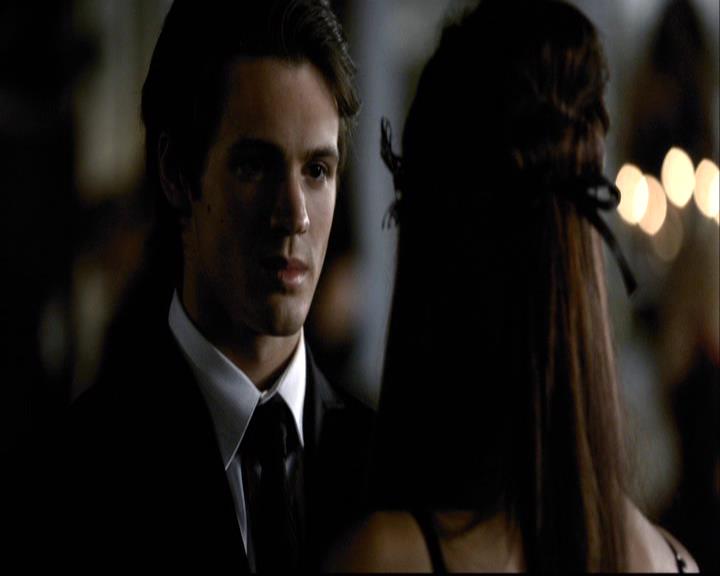 VampireDiariesWorld-dot-org_2x07Masquerade1045.jpg