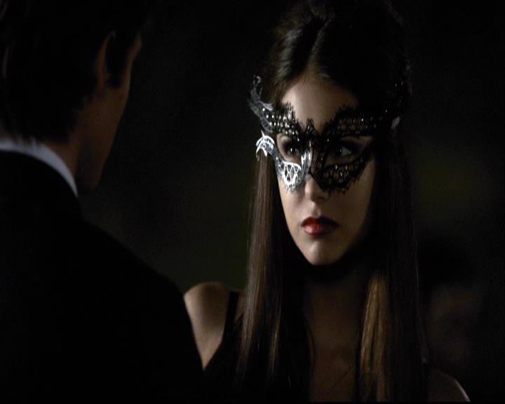 VampireDiariesWorld-dot-org_2x07Masquerade1050.jpg