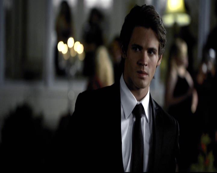 VampireDiariesWorld-dot-org_2x07Masquerade1053.jpg