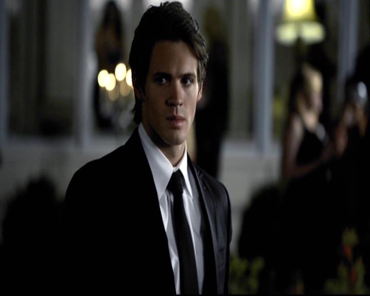 VampireDiariesWorld-dot-org_2x07Masquerade1054.jpg