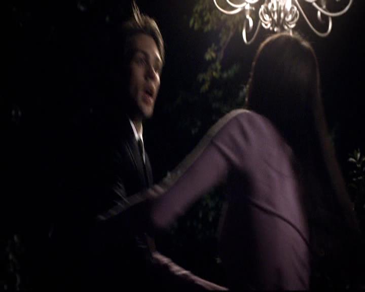 VampireDiariesWorld-dot-org_2x07Masquerade1060.jpg