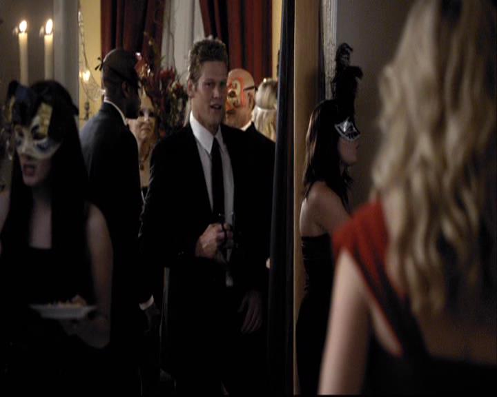 VampireDiariesWorld-dot-org_2x07Masquerade1077.jpg