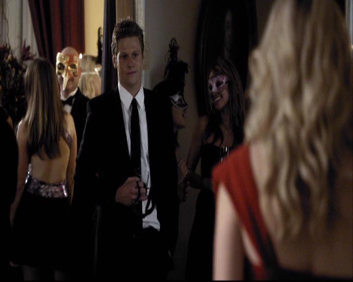 VampireDiariesWorld-dot-org_2x07Masquerade1080.jpg