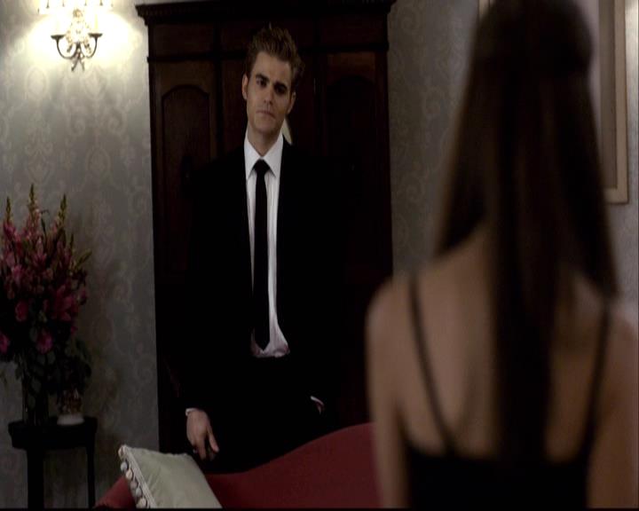 VampireDiariesWorld-dot-org_2x07Masquerade1201.jpg