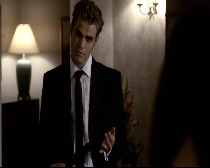 VampireDiariesWorld-dot-org_2x07Masquerade1204.jpg