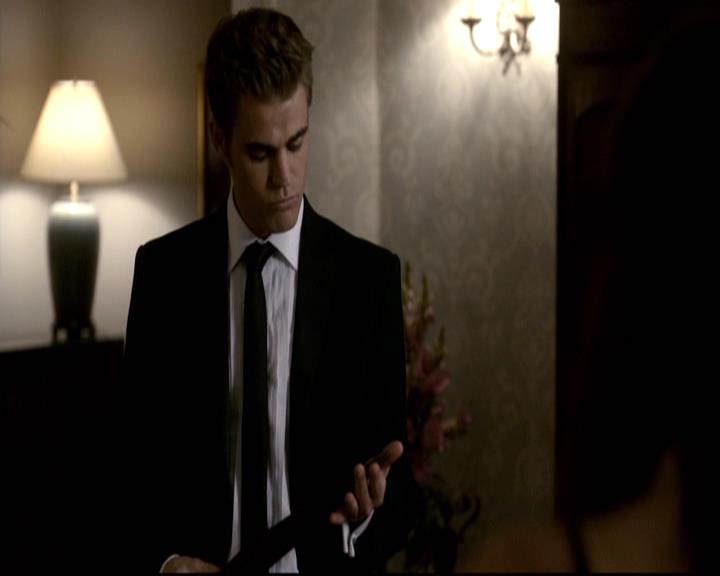 VampireDiariesWorld-dot-org_2x07Masquerade1205.jpg