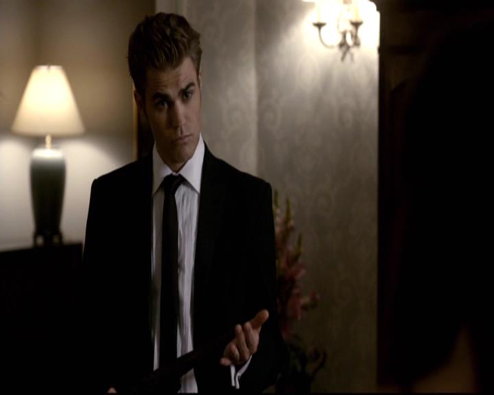 VampireDiariesWorld-dot-org_2x07Masquerade1206.jpg