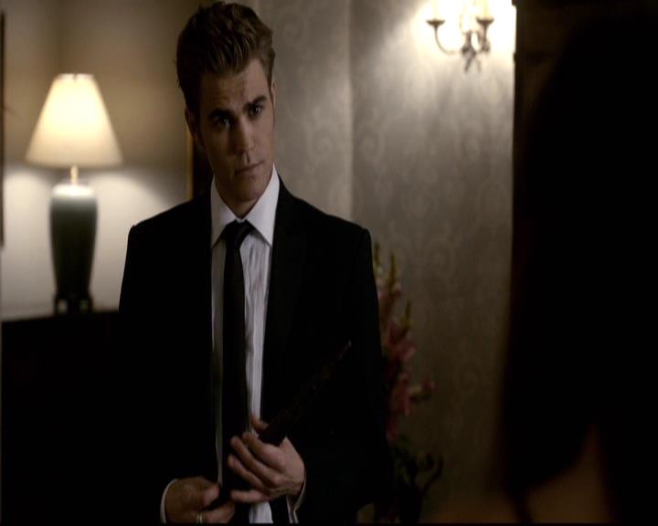 VampireDiariesWorld-dot-org_2x07Masquerade1207.jpg