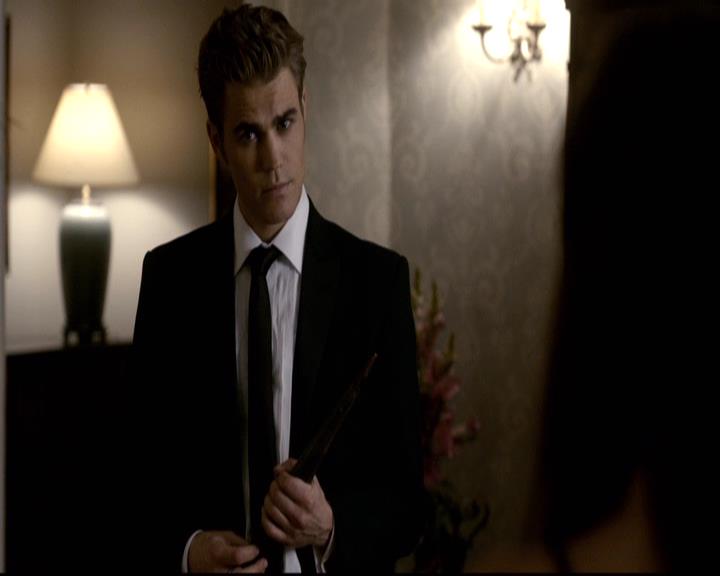 VampireDiariesWorld-dot-org_2x07Masquerade1210.jpg