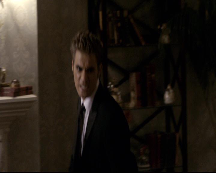 VampireDiariesWorld-dot-org_2x07Masquerade1228.jpg