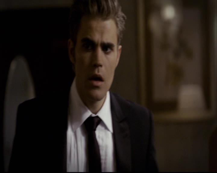 VampireDiariesWorld-dot-org_2x07Masquerade1297.jpg