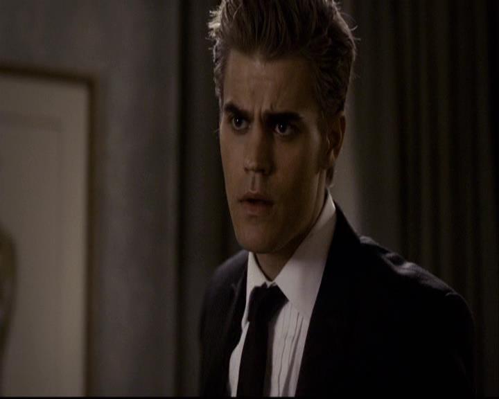 VampireDiariesWorld-dot-org_2x07Masquerade1303.jpg