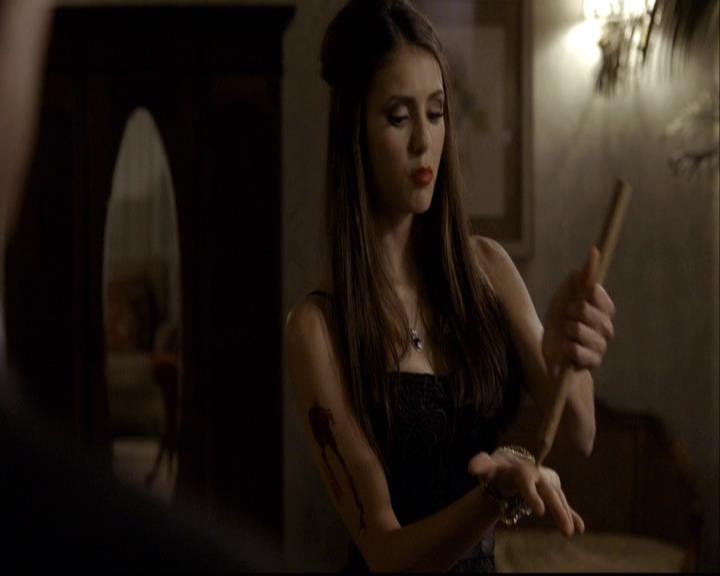 VampireDiariesWorld-dot-org_2x07Masquerade1305.jpg