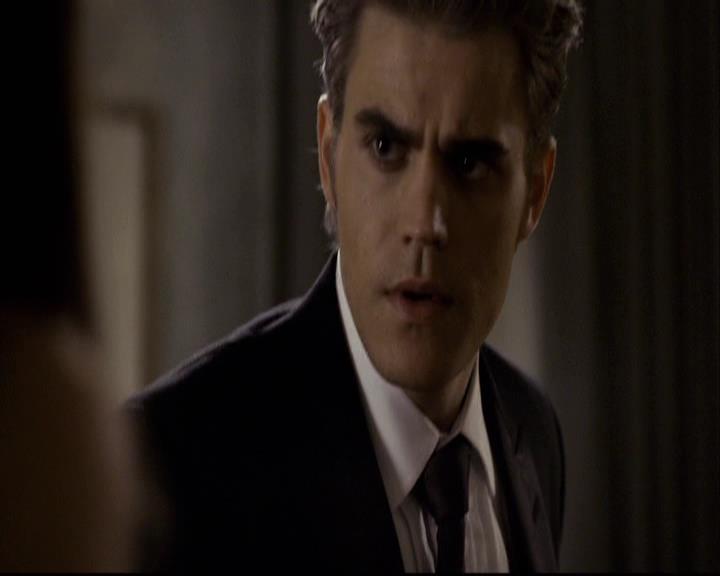 VampireDiariesWorld-dot-org_2x07Masquerade1330.jpg