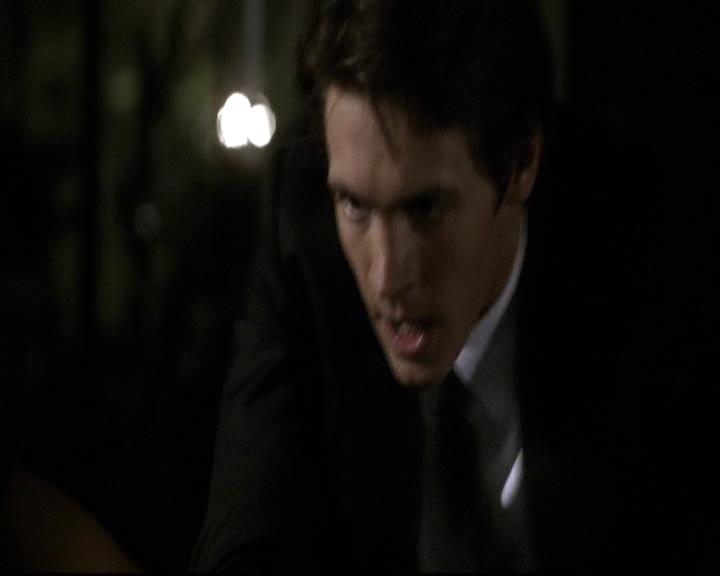 VampireDiariesWorld-dot-org_2x07Masquerade1338.jpg