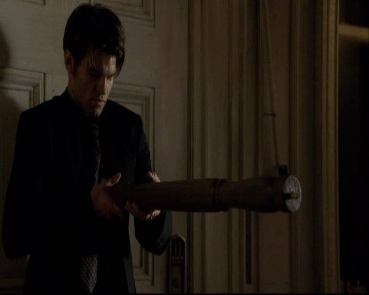 VampireDiariesWorld-dot-org_2x08Rose2265.jpg