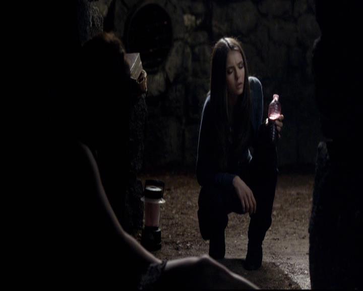 VampireDiariesWorld-dot-org_2x09Katerine0589.jpg