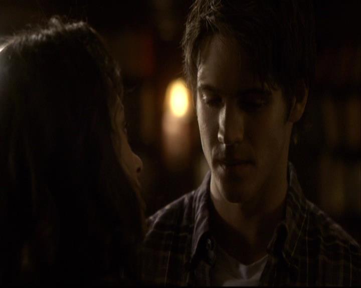 VampireDiariesWorld-dot-org_2x10TheSacrifce1019.jpg