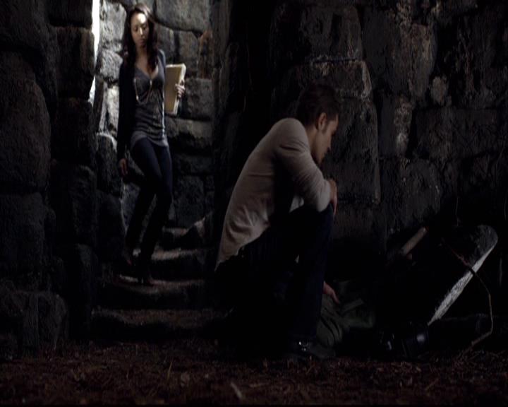 VampireDiariesWorld-dot-org_2x10TheSacrifce1301.jpg