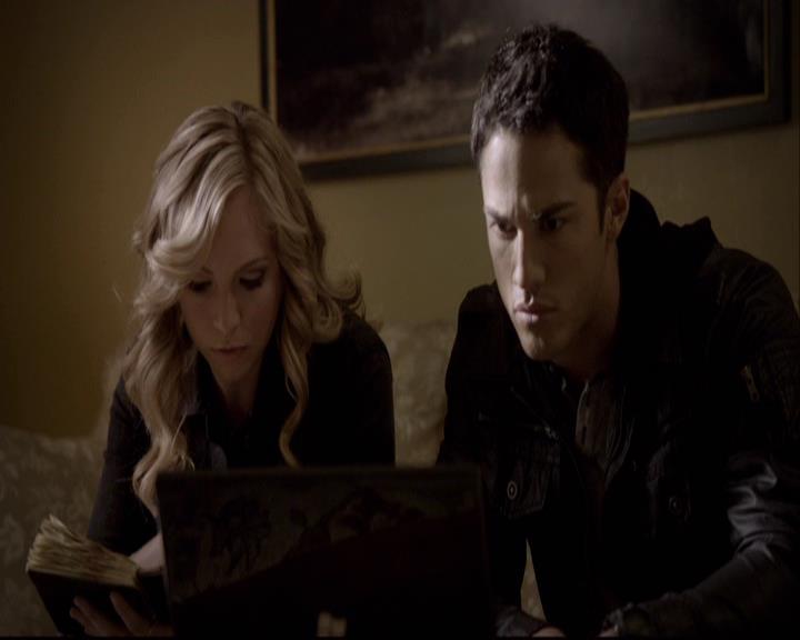 VampireDiariesWorld-dot-org_2x10TheSacrifce1479.jpg