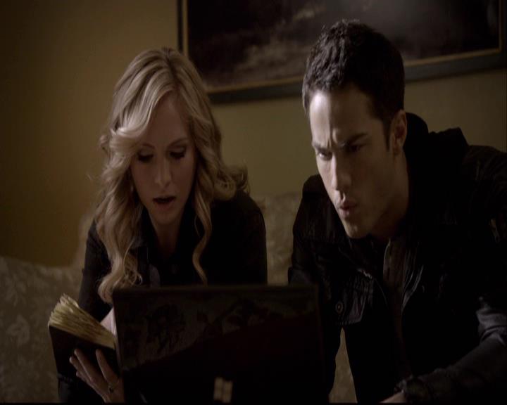 VampireDiariesWorld-dot-org_2x10TheSacrifce1499.jpg