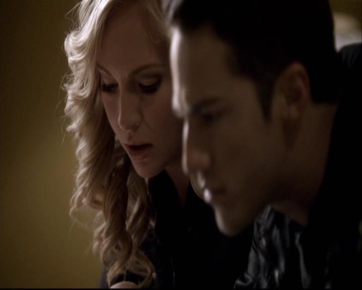 VampireDiariesWorld-dot-org_2x10TheSacrifce1504.jpg