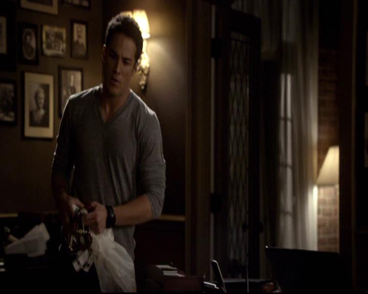 VampireDiariesWorld-dot-org_2x11ByTheLightOfTheMoon0012.jpg