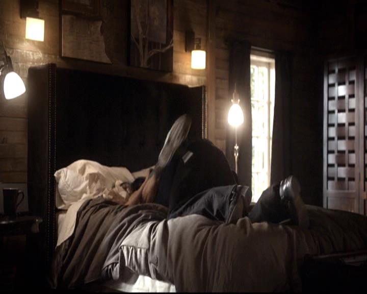 VampireDiariesWorld-dot-org_2x16TheHouseGuest0017.jpg