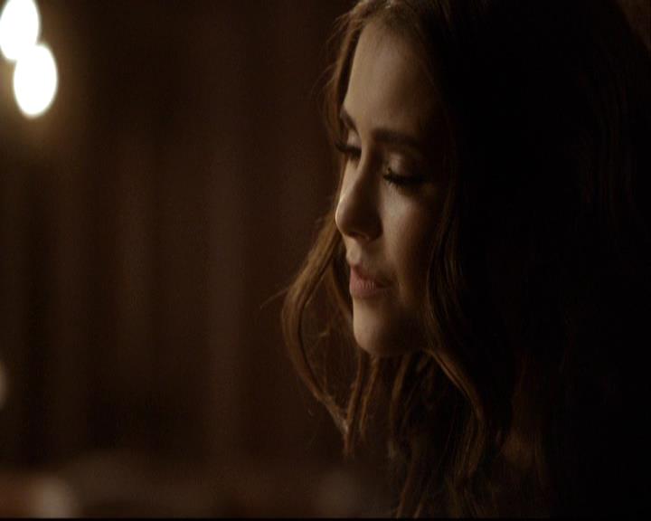 VampireDiariesWorld-dot-org_2x16TheHouseGuest2014.jpg