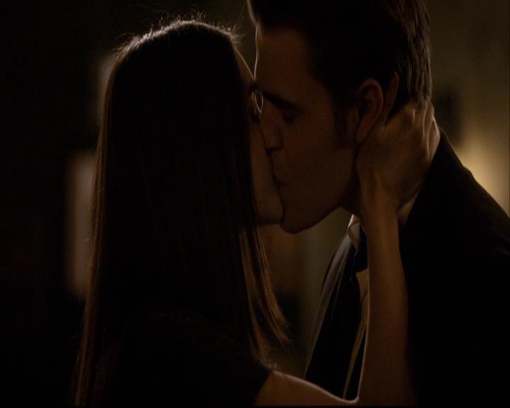 VampireDiariesWorld-dot-org_2x18TheLastDance0824.jpg