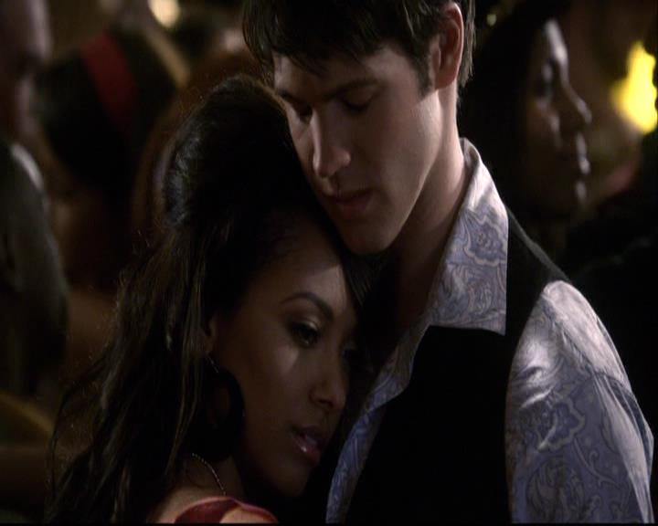 VampireDiariesWorld-dot-org_2x18TheLastDance1068.jpg