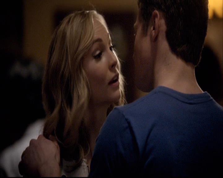 VampireDiariesWorld-dot-org_2x20TheLastDay0327.jpg