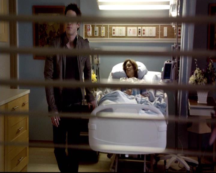 VampireDiariesWorld-dot-org_2x20TheLastDay0725.jpg