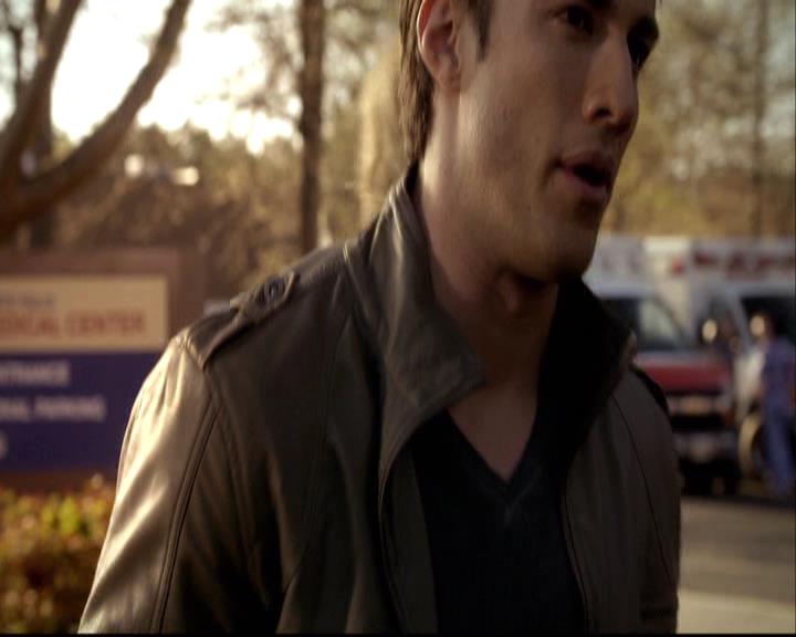 VampireDiariesWorld-dot-org_2x20TheLastDay0800.jpg