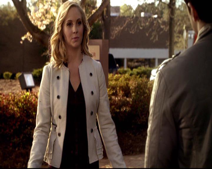 VampireDiariesWorld-dot-org_2x20TheLastDay0810.jpg