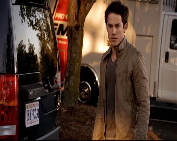 VampireDiariesWorld-dot-org_2x20TheLastDay0826.jpg