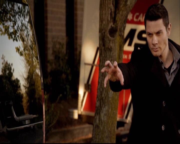 VampireDiariesWorld-dot-org_2x20TheLastDay0830.jpg