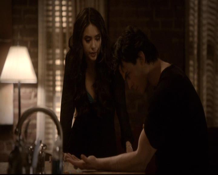 VampireDiariesWorld-dot-org_2x21TheSunAlsoRises0042.jpg