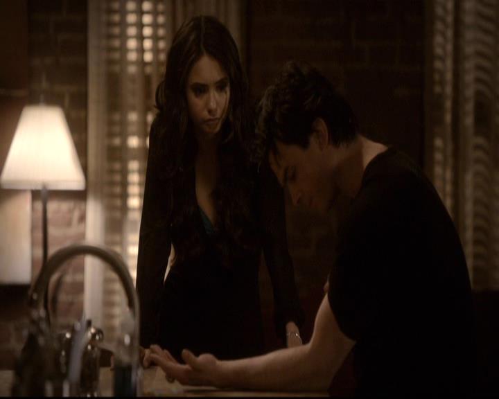 VampireDiariesWorld-dot-org_2x21TheSunAlsoRises0043.jpg