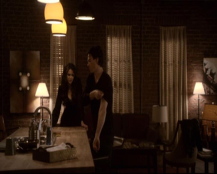 VampireDiariesWorld-dot-org_2x21TheSunAlsoRises0047.jpg