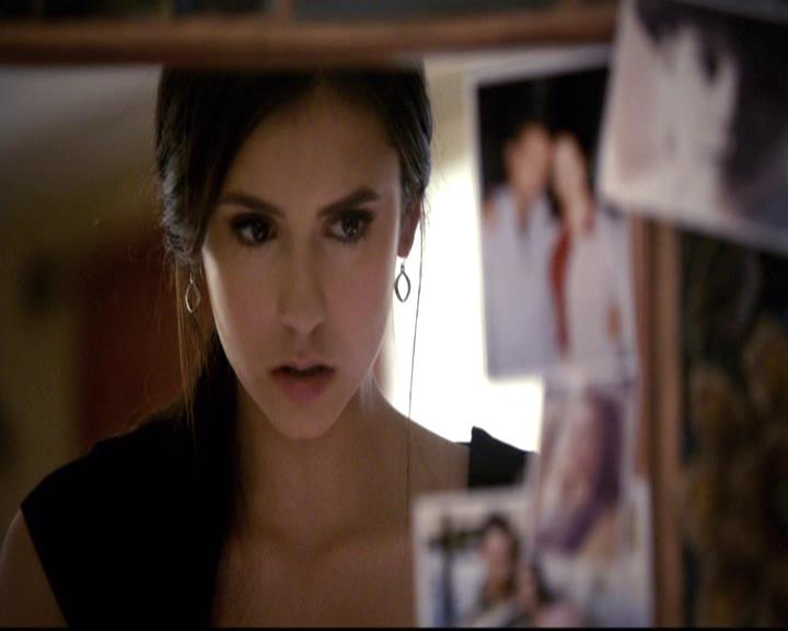 VampireDiariesWorld-dot-org_2x21TheSunAlsoRises1971.jpg