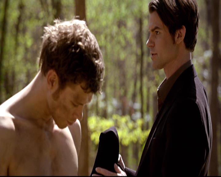 VampireDiariesWorld-dot-org_2x22AsILayDying0259.jpg