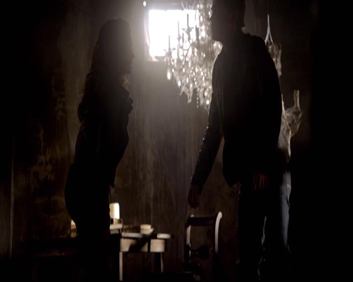 VampireDiariesWorld-dot-org_2x22AsILayDying0409.jpg