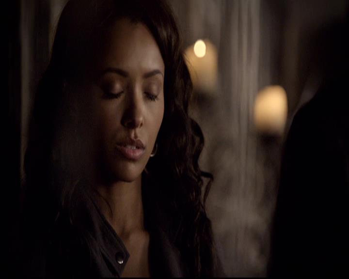 VampireDiariesWorld-dot-org_2x22AsILayDying0416.jpg