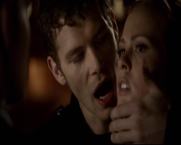 VampireDiariesWorld-dot-org_2x22AsILayDying2162.jpg