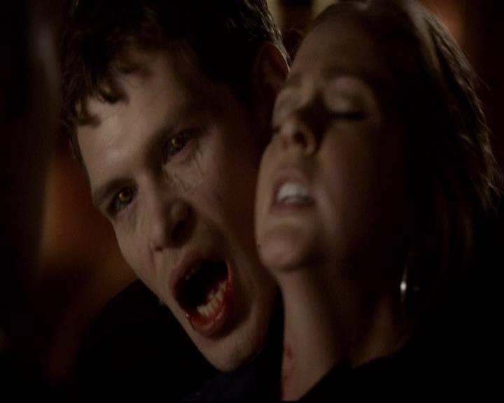 VampireDiariesWorld-dot-org_2x22AsILayDying2167.jpg