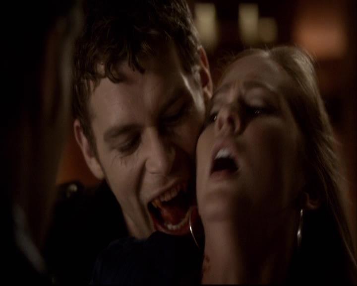 VampireDiariesWorld-dot-org_2x22AsILayDying2175.jpg