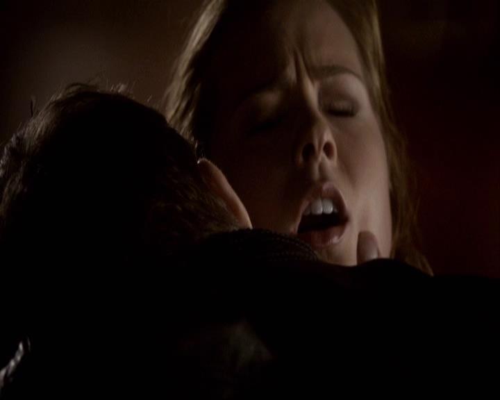 VampireDiariesWorld-dot-org_2x22AsILayDying2192.jpg